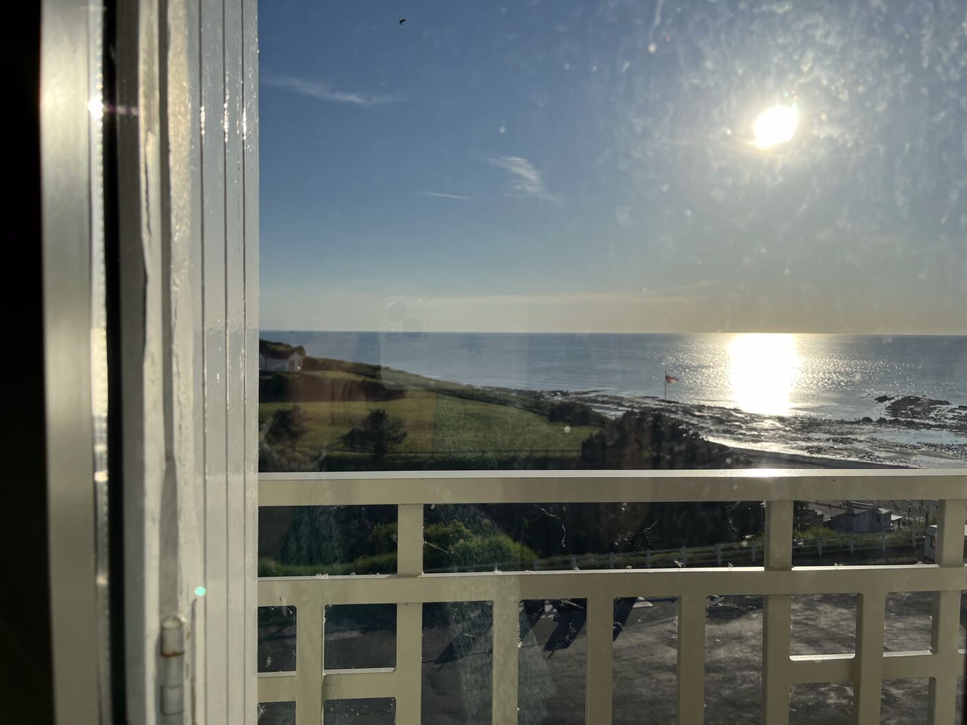Vue mer au coucher de soleil depuis l'appartement